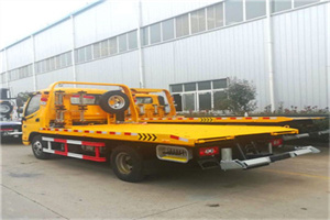 翠微路附近拖车救援搭电